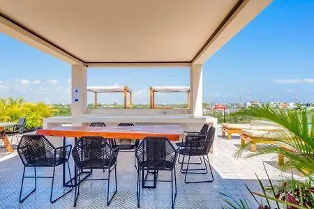 Captivating Rooftop Pool, Gym, Wifi L Free Parking Playa del Carmen