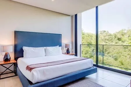 Captivating Rooftop Pool, Gym, Wifi L Free Parking Playa del Carmen Mexico