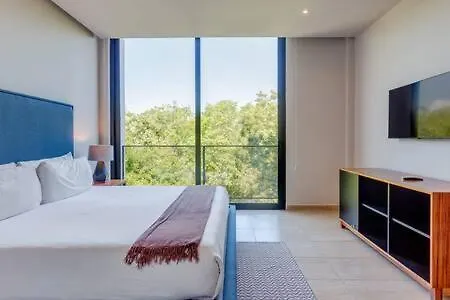 Captivating Rooftop Pool, Gym, Wifi L Free Parking Playa del Carmen