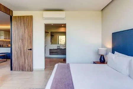 Captivating Rooftop Pool, Gym, Wifi L Free Parking Playa del Carmen