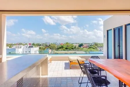 Captivating Rooftop Pool, Gym, Wifi L Free Parking Playa del Carmen
